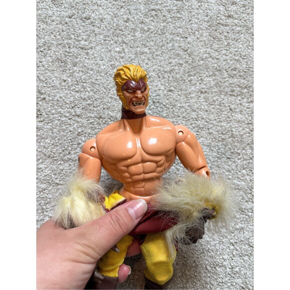 Sabretooth Marvel Cover Series Action Figure - Picture 10 of 12